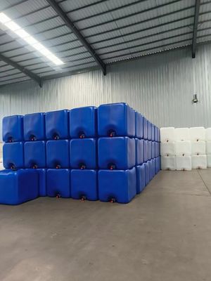 中等液体 扱いが簡単 散装容器 1000 L IBC 化学貯蔵タンク 青いプラスチック水貯蔵タンク