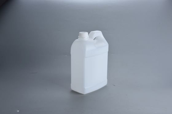 3Lのプラスチックフラット・ジェリー缶で,簡単に取り扱い,保管できます.